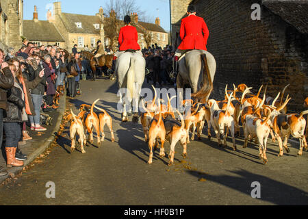 Brigstock, Northamptonshire, Angleterre. 12Th sep 2016. Les chiens dans le Boxing Day organisé par la chasse Chasse au Pytchley Brigstock, Northamptonshire, Angleterre, le 26 décembre 2016 © miscellany/Alamy Live News Banque D'Images