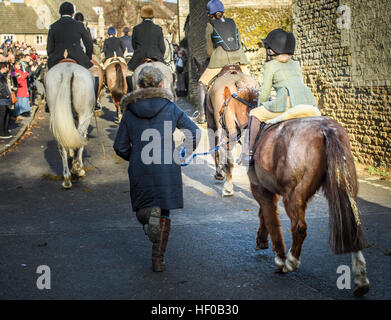 Brigstock, Northamptonshire, Angleterre. 12Th sep 2016. Les participants plus jeunes dans le Boxing Day organisé par la chasse Chasse au Pytchley Brigstock, Northamptonshire, Angleterre, le 26 décembre 2016 © miscellany/Alamy Live News Banque D'Images