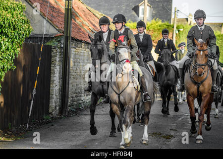 Brigstock, Northamptonshire, Angleterre. 12Th sep 2016. Les cavaliers et les chevaux à la chasse au Boxing Day organisé par la chasse au Pytchley Brigstock, Northamptonshire, Angleterre, le 26 décembre 2016 © miscellany/Alamy Live News Banque D'Images