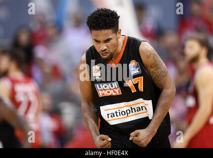 Munich, Allemagne. 12Th sep 2016. Da'Sean Butler d'Ulm lors de la Bundesliga match de basket-ball entre FC Bayern Munich et ratiopharm Ulm dans le dôme d'Audi à Munich, Allemagne, le 26 décembre 2016. Le Bayern a perdu le match 79-87. Photo : Tobias Hase/dpa/Alamy Live News Banque D'Images