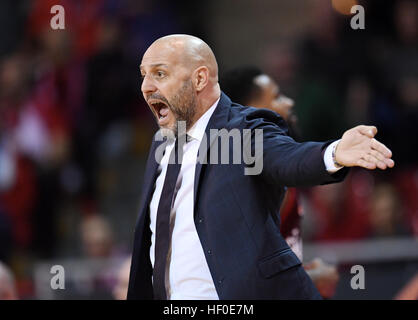 Munich, Allemagne. 12Th sep 2016. Aleksandar Djordjevic entraîneur Bayern pendant la Bundesliga match de basket-ball entre FC Bayern Munich et ratiopharm Ulm dans le dôme d'Audi à Munich, Allemagne, le 26 décembre 2016. Le Bayern a perdu le match 79-87. Photo : Tobias Hase/dpa/Alamy Live News Banque D'Images