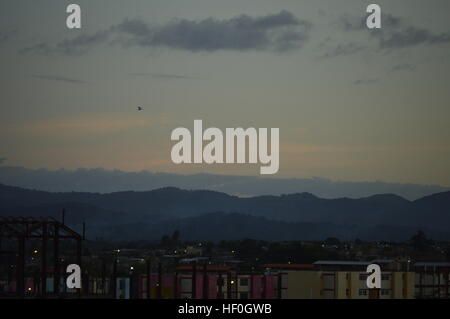 Puerto Ordaz, Venezuela, le 27 décembre 2016. Coucher de soleil sur cette ville dans ce pays d'Amérique du Sud. Credit : Jorgeprz/Alamy Live News Banque D'Images