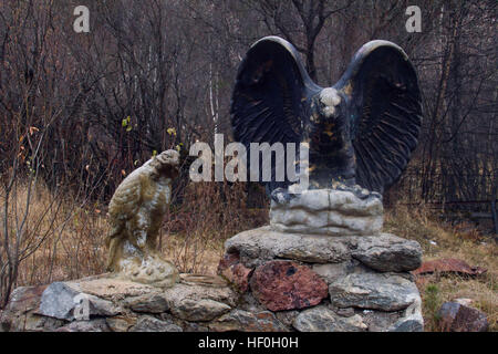 Nov 3, 2016 - La République Kabardino-Balkar, Russie - Eagle est un symbole de sources minérales du Caucase. Kabardino-balkarie est riche en eaux minérales, parmi lesquelles il y a des centrales thermiques. Dans Prielbrusie région ils sont concentrés principalement dans la partie supérieure de la rivière Baksan et dans la vallée de la rivière Malka. Le plus célèbre est l'eau minérale Narzan. © Katrina Kochneva/ZUMA/Alamy Fil Live News Banque D'Images