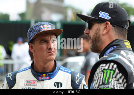 Les pilotes de cascades Michael 'Mad Mike' Whiddett et Ken Block au Goodwood Festival of Speed 2016, Royaume-Uni. Red Bull et Ford Hoonigan sponsorisés par les conducteurs Banque D'Images