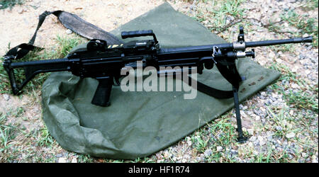 Un M-249E1 squad arme automatique. M249 MINIMI FN DM-ST-87-01604 c1 Banque D'Images