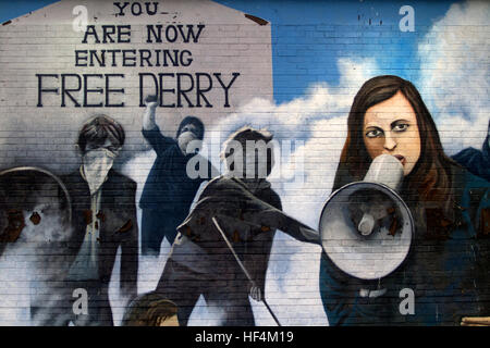 L'honneur des soldats de l'Ira visite - 17/08/2009 - Irlande du Nord / Ulster / Belfast - Dans la zone républicaine de Derry, certaines peintures murales se souvenir du Dimanche sanglant et la lutte pour les droits civils - Olivier Goujon / Le Pictorium Banque D'Images