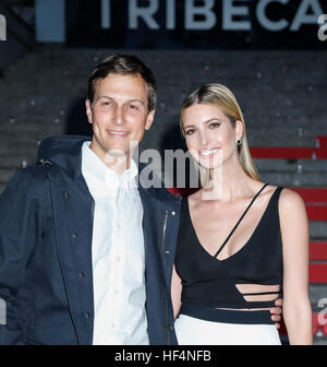 New York, NY, USA - Le 14 avril 2015 : Ivanka Trump et Jared Kushner assister à la Vanity Fair Party au cours de la 2015 Tribeca Film Festival Banque D'Images