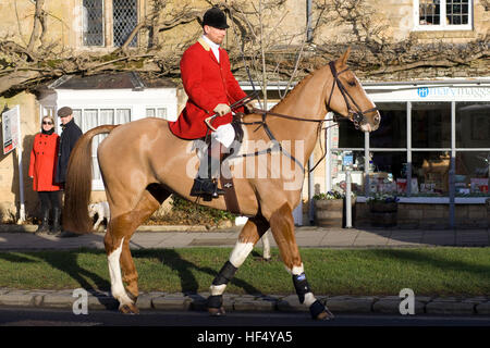 Les adeptes de la chasse Nord Cotswold boxing day rencontrez. Broadway Banque D'Images