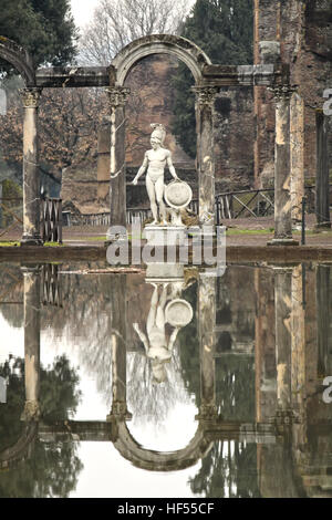 Villa Adriana Canopus, partie principale avec des arcs. Banque D'Images