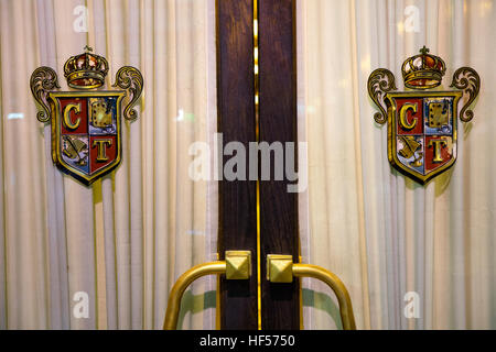 La porte d'entrée du café Tortoni. Avenida de Mayo, Buenos Aires, Argentine. Banque D'Images