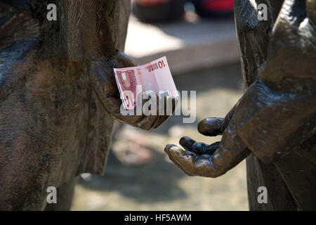 Image symbolique - circulation de l'argent - Détail de la fontaine de Kunstbrunnen à Aix-la-Chapelle, Rhénanie du Nord-Westphalie Banque D'Images