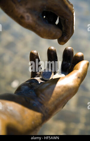 Image symbolique - circulation de l'argent - Détail de la fontaine de Kunstbrunnen à Aix-la-Chapelle, Rhénanie du Nord-Westphalie Banque D'Images
