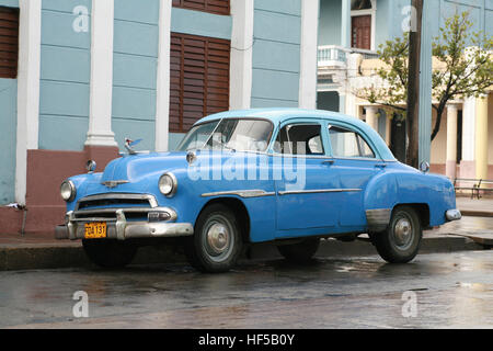 Soins Vintage garée dans une rue de La Havane, Cuba, Caraïbes, Amériques Banque D'Images