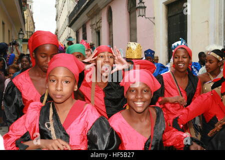 Parade, la salsa dans les rues de La Havane, Cuba, Caraïbes, Amériques Banque D'Images