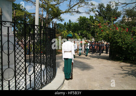 Défilé militaire à Plaza de Armas à proximité du Carlos Manuel de Céspedes Memorial à La Havane, Cuba, Caraïbes, Amériques Banque D'Images