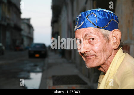 Portrait d'un vieil homme dans les rues de La Havane, Cuba, Caraïbes, Amériques Banque D'Images