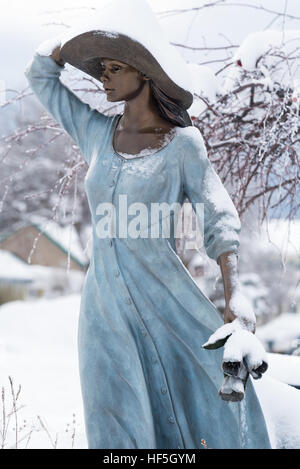 Le jardin 'à pied', sculpture en bronze par Ramon Parmenter, sur une journée d'hiver de Joseph, de l'Oregon. Banque D'Images