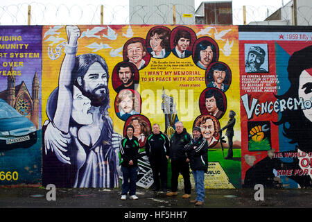 L'honneur des soldats de l'Ira visite - 08/01/2012 - Irlande du Nord / Ulster / Belfast - certains ex-soldats de l'IRA font aujourd'hui partie de l'association politique Cloiste, proposant des visites de Belfast et Derry - Olivier Goujon / Le Pictorium Banque D'Images