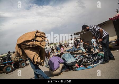 Turquie - Reyhanli - Ville des contrebandiers - 21/09/2015 - Turquie / Istanbul / Reyhanli - Le marché central de Reyhanli. Cette petite ville située sur la frontière syrienne, est connu pour abriter de nombreuses mafias qui font le commerce tout ce qui vient de la Syrie. - Chris Huby / Le Pictorium Banque D'Images