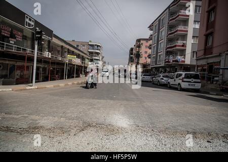 Turquie - Reyhanli - Ville des contrebandiers - 21/09/2015 - Turquie / Istanbul / Reyhanli - Street atmosphère dans Reyhanli. Cette petite ville située sur la frontière syrienne, est connu pour abriter de nombreuses mafias qui font le commerce tout ce qui vient de la Syrie. - Chris Huby / Le Pictorium Banque D'Images