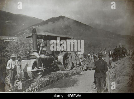 Photographie des opérations d'entretien des routes pendant la première Guerre mondiale, prise le 24 août 1917. Banque D'Images