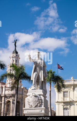 Statue de Jose Marti dans le Parque Central, Central Park, en face de l'hôtel Inglaterra et Gran Teatro, La Havane, Cuba. Banque D'Images