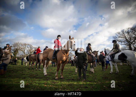 Faites glisser le Cheshire et chiens de chasse suit les ligne Doyen près de Wilmslow Cheshire , l'Angleterre d'aujourd'hui (Boxing Day , lundi 26 Banque D'Images