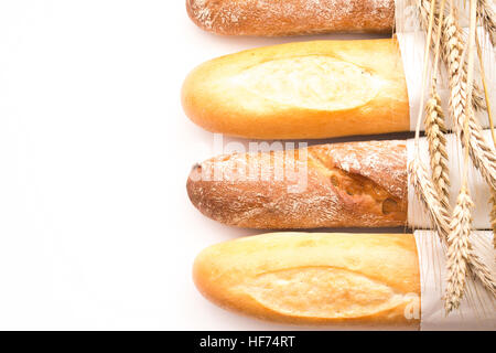 Enveloppé de papier. baguettes Photo isolé sur blanc. Banque D'Images
