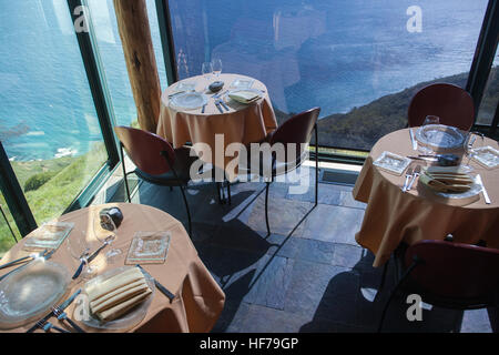 Marché exclusif jusqu'à la Sierra Mar Restaurant Post Ranch Inn hôtel de luxe à Big Sur.coin donnant sur l'océan pacifique,USA. Banque D'Images