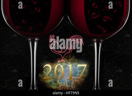 Bonne Année 2017 accueil avec un coq rouge, et deux verres de vin rouge avec du vin sur fond noir Banque D'Images