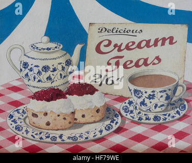 Vintage cream tea signe à Morelli's Cafe Cappuccino, Victoria Parade, Broadstairs, Île de Thanet, dans le Kent, Angleterre, Royaume-Uni Banque D'Images