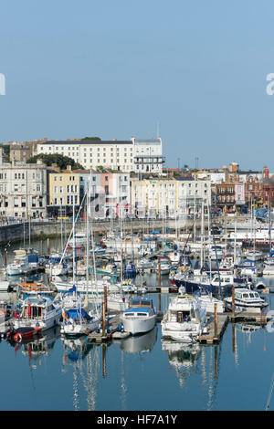 Royal Harbour Marina, Ramsgate, Île de Thanet, dans le Kent, Angleterre, Royaume-Uni Banque D'Images