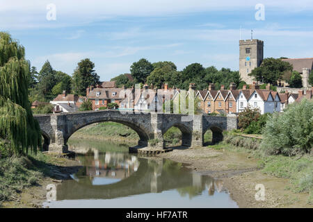 Village vue sur rivière Medway, Aylesford, Kent, Angleterre, Royaume-Uni Banque D'Images