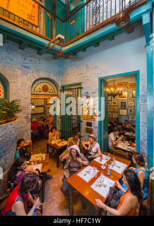 La Havane, Cuba. La Bodeguita del Medio, le bar local qui a des fortes connexions Ernest Hemingway, Habana Vieja, La Havane, Cuba Banque D'Images