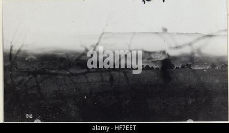 Une page de l'album de guerre 107, montrant une image de la seconde armée pendant la première Guerre mondiale. Cette photographie fait partie des collections Europeana, reflétant l'histoire militaire de l'époque. Banque D'Images