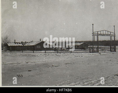 Cette image fait partie d'une collection historique de la première Guerre mondiale, intitulée 'Kriegsalbum 95'. Il présente des images liées à l'arpentage militaire (Kriegsvermessung) pendant la première Guerre mondiale, offrant un aperçu précieux des opérations de guerre et de la logistique militaire de l'époque. Banque D'Images