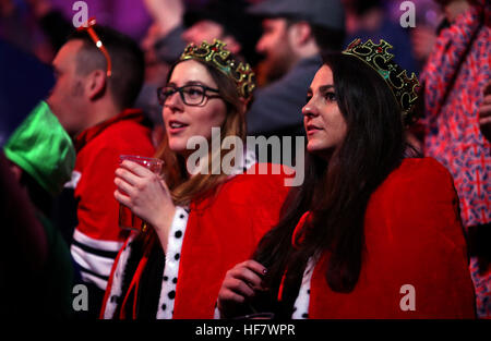 Fléchettes fans déguisés pendant dix jours du championnat du monde de fléchettes William Hill à l'Alexandra Palace, Londres. Banque D'Images