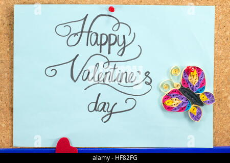 Happy Valentines Day carte papier calligraphie avec papillon Banque D'Images