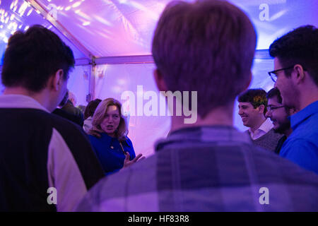 Le Dr Ellen Stofan, expert scientifique en chef, la NASA, parle aux participants de la Maison Blanche l'astronomie Conférence frontières nuit à l'Observatoire Allegheny, jeudi, 13 octobre, 2016 à l'Université de Pittsburgh en Pennsylvanie. La Maison Blanche Frontières Conférence, organisée par le président Obama, et co-organisé par l'Université de Pittsburgh et l'Université Carnegie Mellon, explore l'avenir de l'innovation en mettant l'accent sur la construction de la capacité américaine de la science et de la technologie. Aubrey Gemignani) Banque D'Images