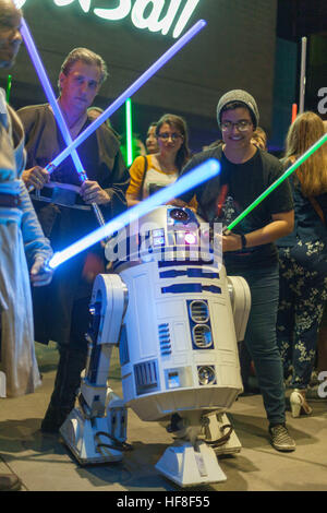 Austin, Texas, États-Unis. 28 Dec, 2016. Des centaines de fans sont venus à l'Alamo Drafthouse à Austin, TX à l'honneur et le deuil de l'actrice Carrie Fisher. © Rustin Gudim/ZUMA/Alamy Fil Live News Banque D'Images