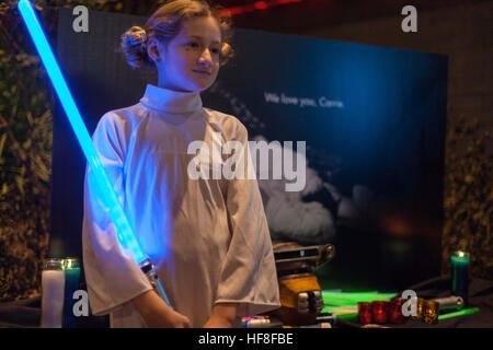 Austin, Texas, États-Unis. 28 Dec, 2016. Des centaines de fans sont venus à l'Alamo Drafthouse à Austin, TX à l'honneur et le deuil de l'actrice Carrie Fisher. © Rustin Gudim/ZUMA/Alamy Fil Live News Banque D'Images