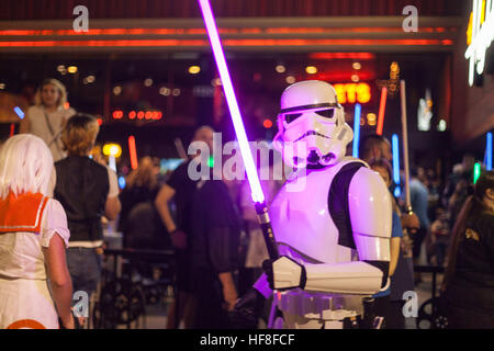 Austin, Texas, États-Unis. 28 Dec, 2016. Des centaines de fans sont venus à l'Alamo Drafthouse à Austin, TX à l'honneur et le deuil de l'actrice Carrie Fisher. © Rustin Gudim/ZUMA/Alamy Fil Live News Banque D'Images