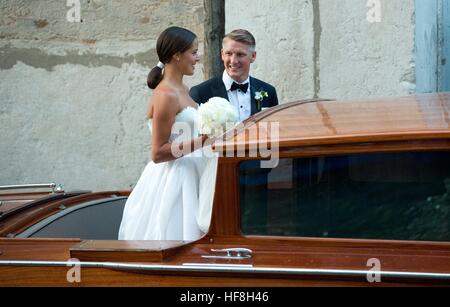 Venezia, Italie. Le 13 juillet, 2016. Bastian Schweinsteiger joueur de football allemand et joueur de tennis Ana Ivanovic célébrer leur mariage à l'église cérémonie à Venise, Italie. Le 13 juillet, 2016 | dans le monde d'utilisation/alliance Photo © dpa/Alamy Live News Banque D'Images