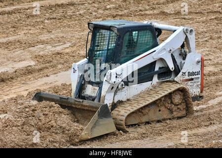 Hanover, Maryland, USA - 29 décembre 2016 : les travailleurs de la construction l'effacement du terrain boueux pour construire de nouvelles maisons sur un jour de pluie à un développement de nouveaux logements. @ Jeramey Légende/Alamy Live News Banque D'Images