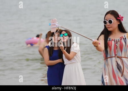 La Chine. Dec 29, 2016. Le tourisme prend une en selfies Shanghai. © SIPA Asie/ZUMA/Alamy Fil Live News Banque D'Images