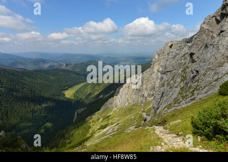 Roter westlicher Wanderweg zum Gipfel Hohe Giewont, Tatra, Polen, plus rouge Sentier de l'ouest du sommet, Giewont les Hautes Tatras, poteaux Banque D'Images