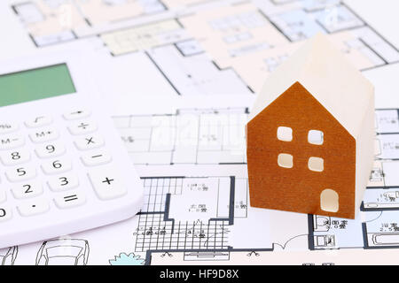 Modèle miniature de maison sur plans, plan de construction Banque D'Images