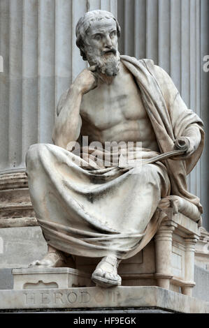 Statue d'Hérodote, 19e siècle, en face du Parlement, Vienne, Autriche Banque D'Images