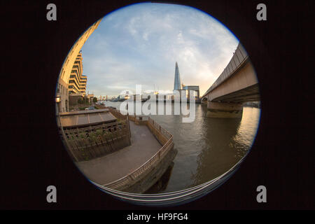 Fish Eye vue optique du Shard et la Tamise, Londres Banque D'Images