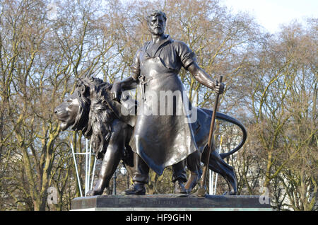 Un détail de l'Édifice commémoratif Victoria à l'extérieur de Buckingham Palace dans le Mall, Londres. C'est "fabrication" d'un cadeau de la Nouvelle-Zélande Banque D'Images